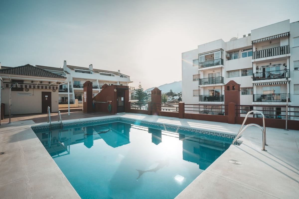 2 soverom Leilighet til salgs i Benalmadena med svømmebasseng garasje - € 517 000 (Ref: 9807042)