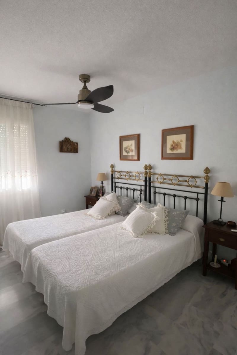 2 makuuhuone Huoneisto myytävänä paikassa Nueva Andalucia mukana uima-altaan 
autotalli - 550 000 € (Ref: 9807059)