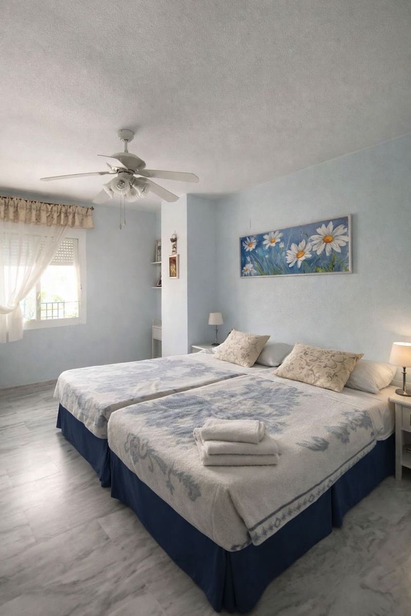 2 makuuhuone Huoneisto myytävänä paikassa Nueva Andalucia mukana uima-altaan 
autotalli - 550 000 € (Ref: 9807059)