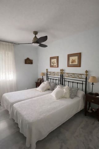 2 makuuhuone Huoneisto myytävänä paikassa Nueva Andalucia, Marbella mukana uima-altaan 
autotalli - 550 000 € (Ref: 9807059)