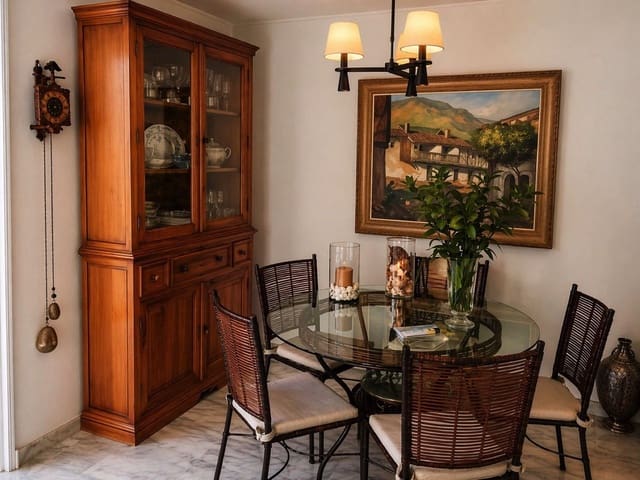 2 makuuhuone Huoneisto myytävänä paikassa Nueva Andalucia, Marbella mukana uima-altaan 
autotalli - 550 000 € (Ref: 9807059)