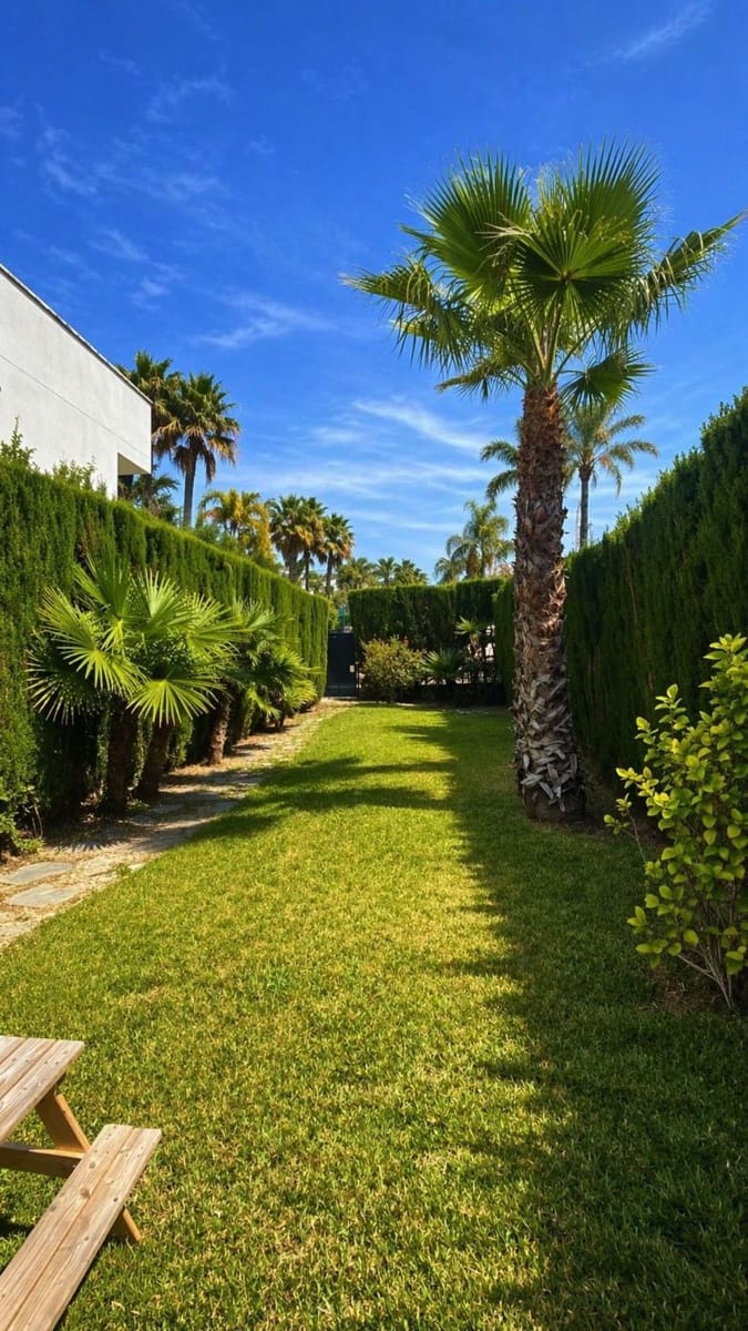 2 makuuhuone Huoneisto myytävänä paikassa Nueva Andalucia mukana uima-altaan 
autotalli - 550 000 € (Ref: 9807059)