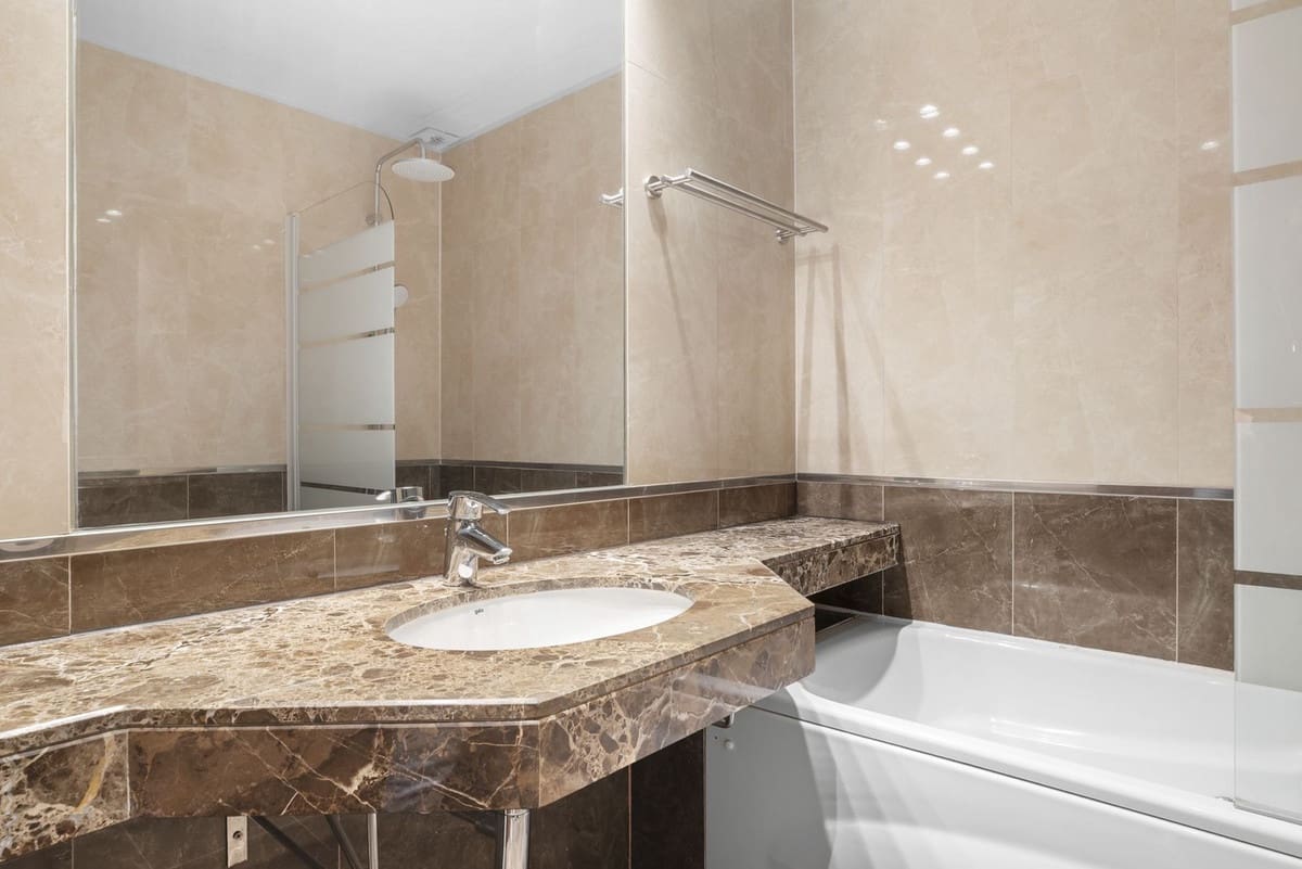 1 slaapkamer Appartement te koop in La Cala de Mijas met zwembad garage - € 295.000 (Ref: 9807060)