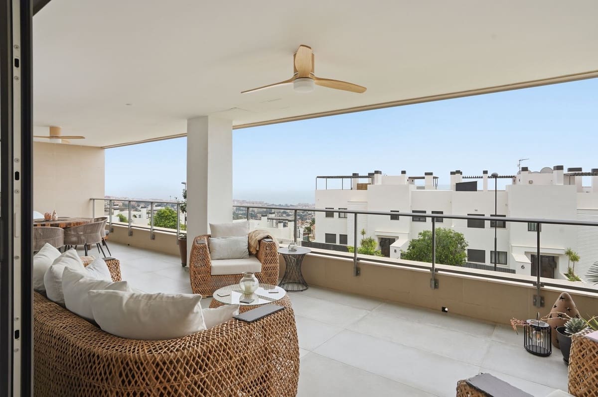 2 bedroom Apartment for sale in Benalmadena with pool garage - € 549,995 (Ref: 9807061)