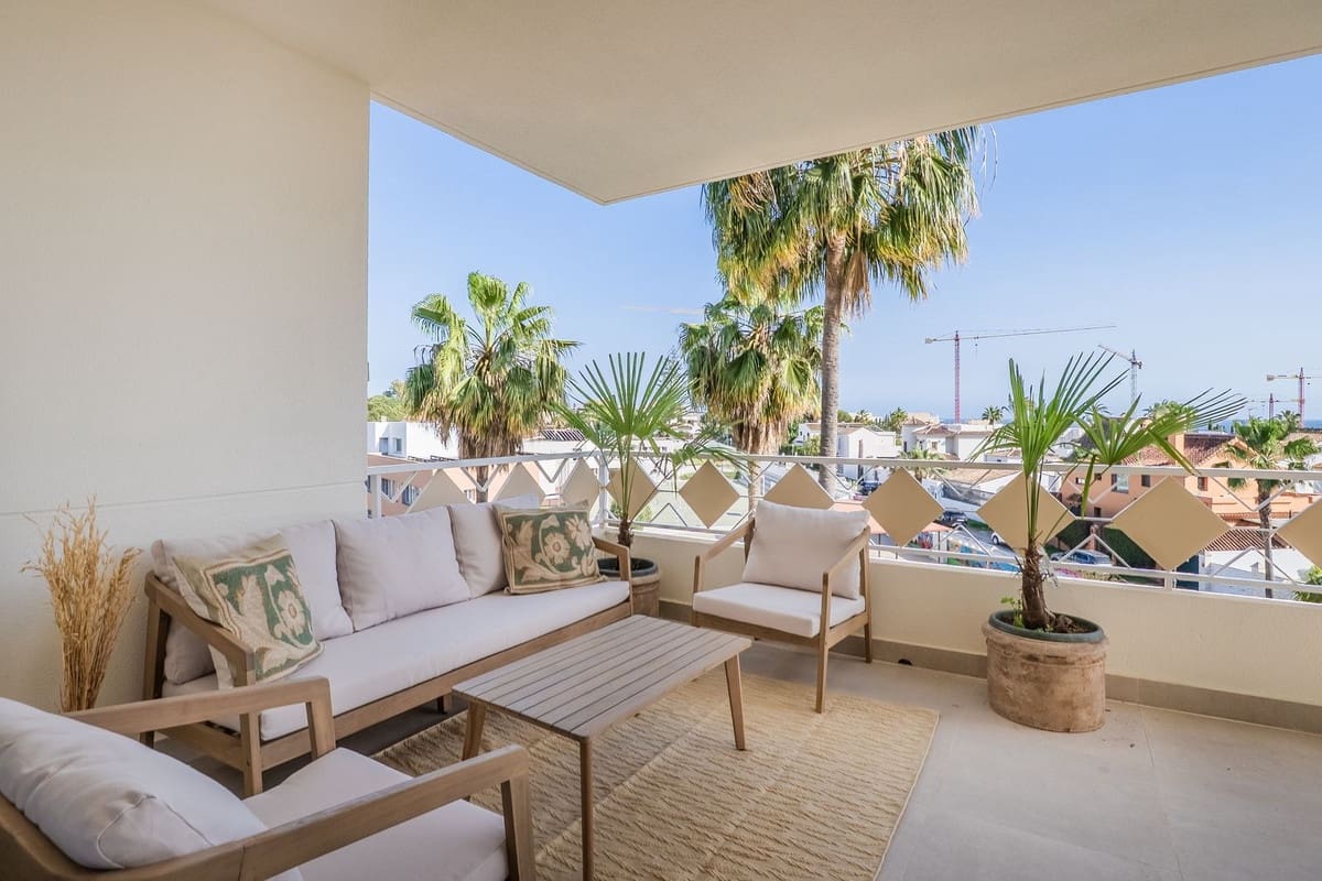 2 sypialnia Apartament na sprzedaż w Las Chapas z basenem garażem - 649 000 € (Ref: 9807069)