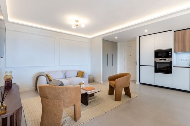 2 sypialnia Apartament na sprzedaż w Las Chapas, Marbella z basenem garażem - 649 000 € (Ref: 9807069)