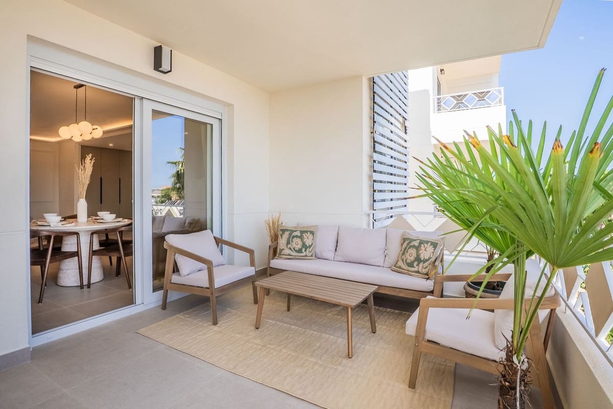 2 sypialnia Apartament na sprzedaż w Las Chapas z basenem garażem - 649 000 € (Ref: 9807069)