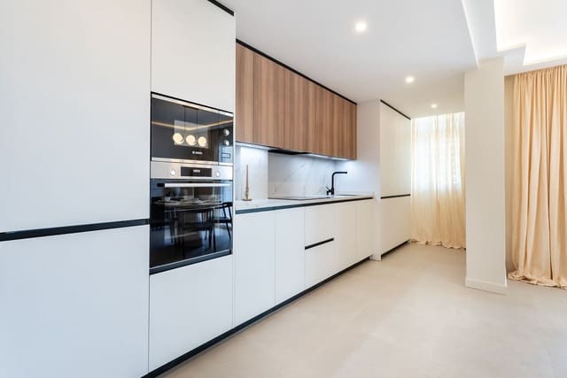 2 sypialnia Apartament na sprzedaż w Las Chapas, Marbella z basenem garażem - 649 000 € (Ref: 9807069)