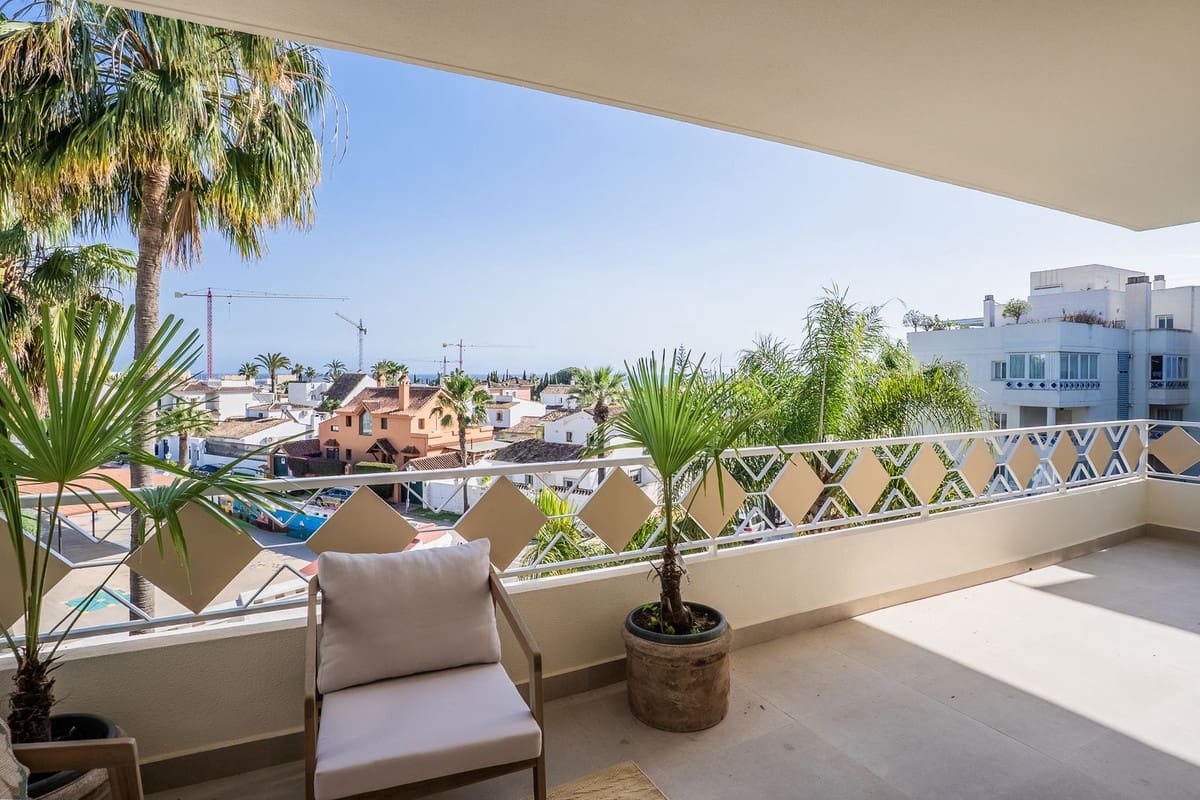 2 sypialnia Apartament na sprzedaż w Las Chapas z basenem garażem - 649 000 € (Ref: 9807069)