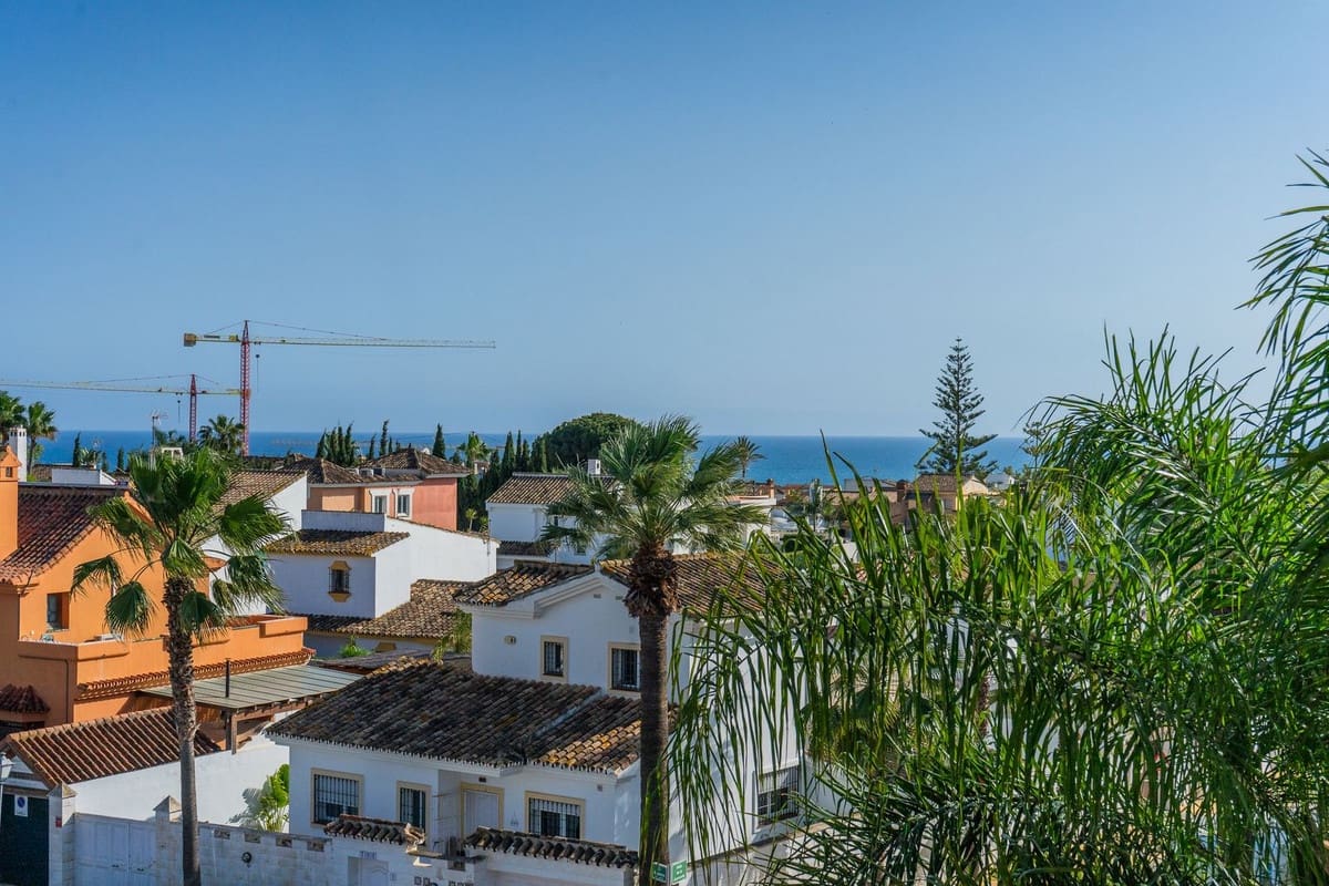 2 sypialnia Apartament na sprzedaż w Las Chapas z basenem garażem - 649 000 € (Ref: 9807069)