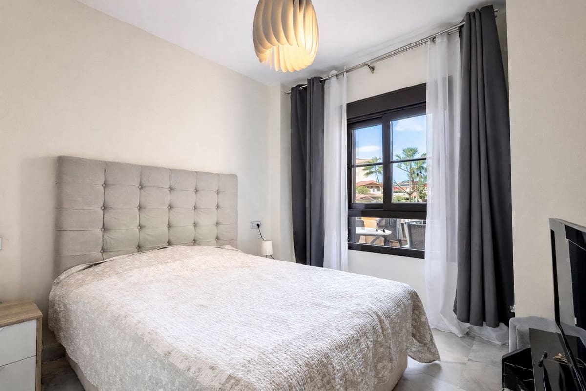 2 chambre Appartement à vendre à Estepona avec piscine garage - 450 000 € (Ref: 9807076)