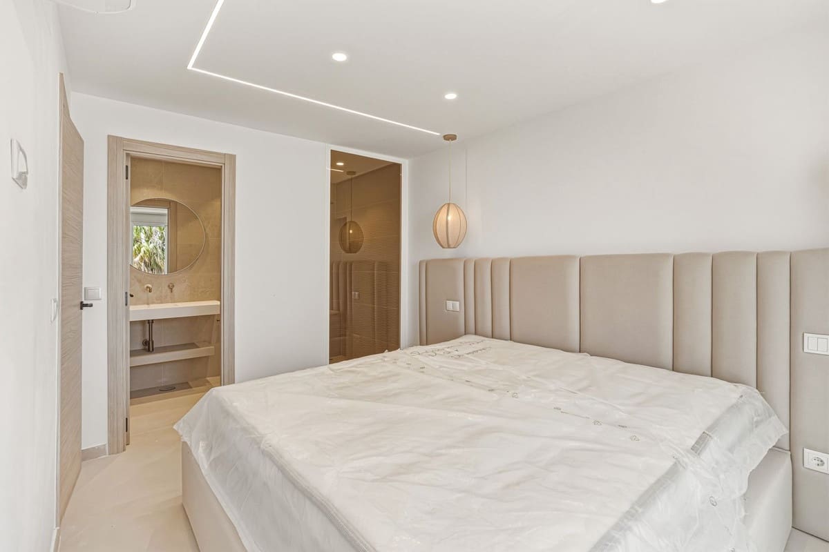 4 chambre Maison de Ville à vendre à Marbella avec piscine - 950 000 € (Ref: 9814849)