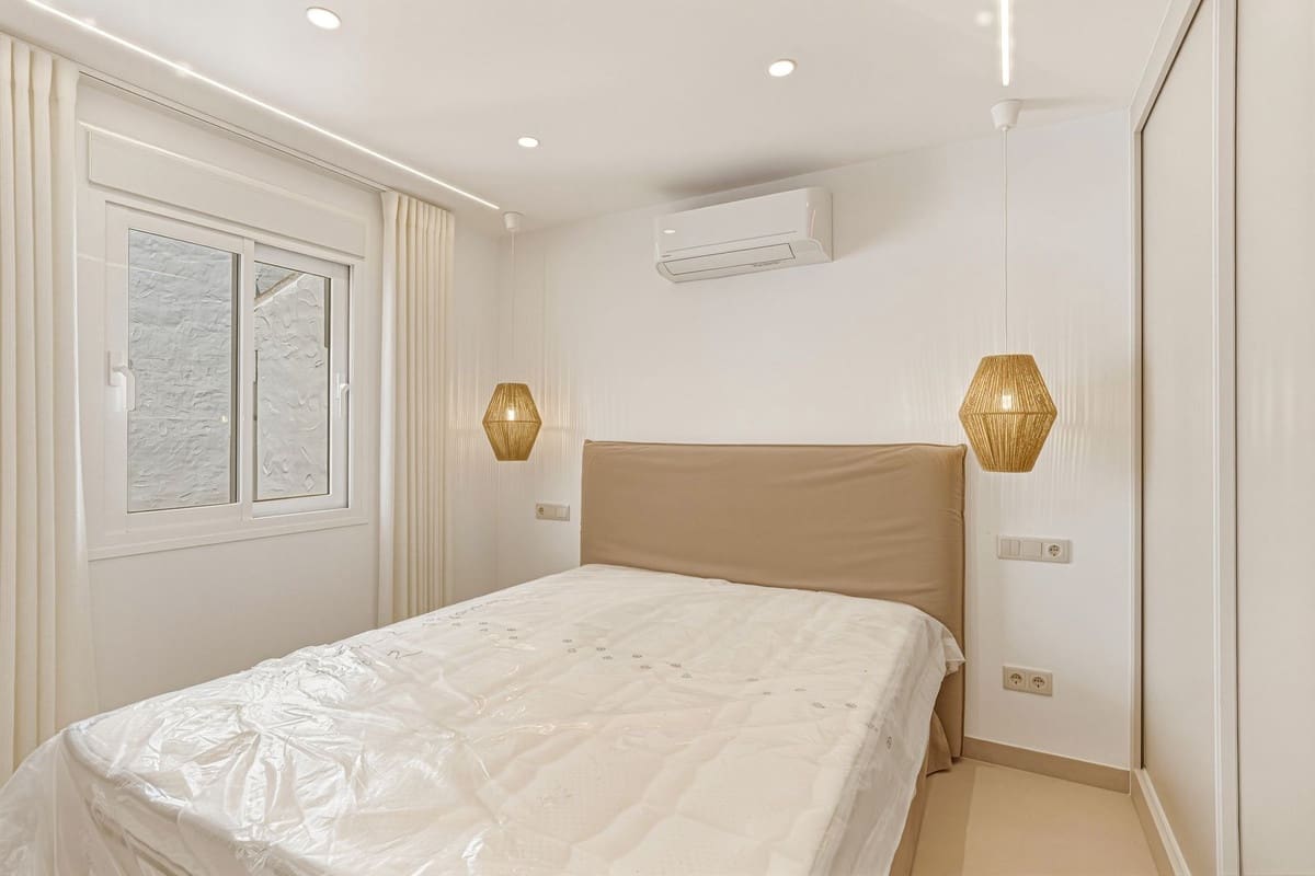 4 chambre Maison de Ville à vendre à Marbella avec piscine - 950 000 € (Ref: 9814849)