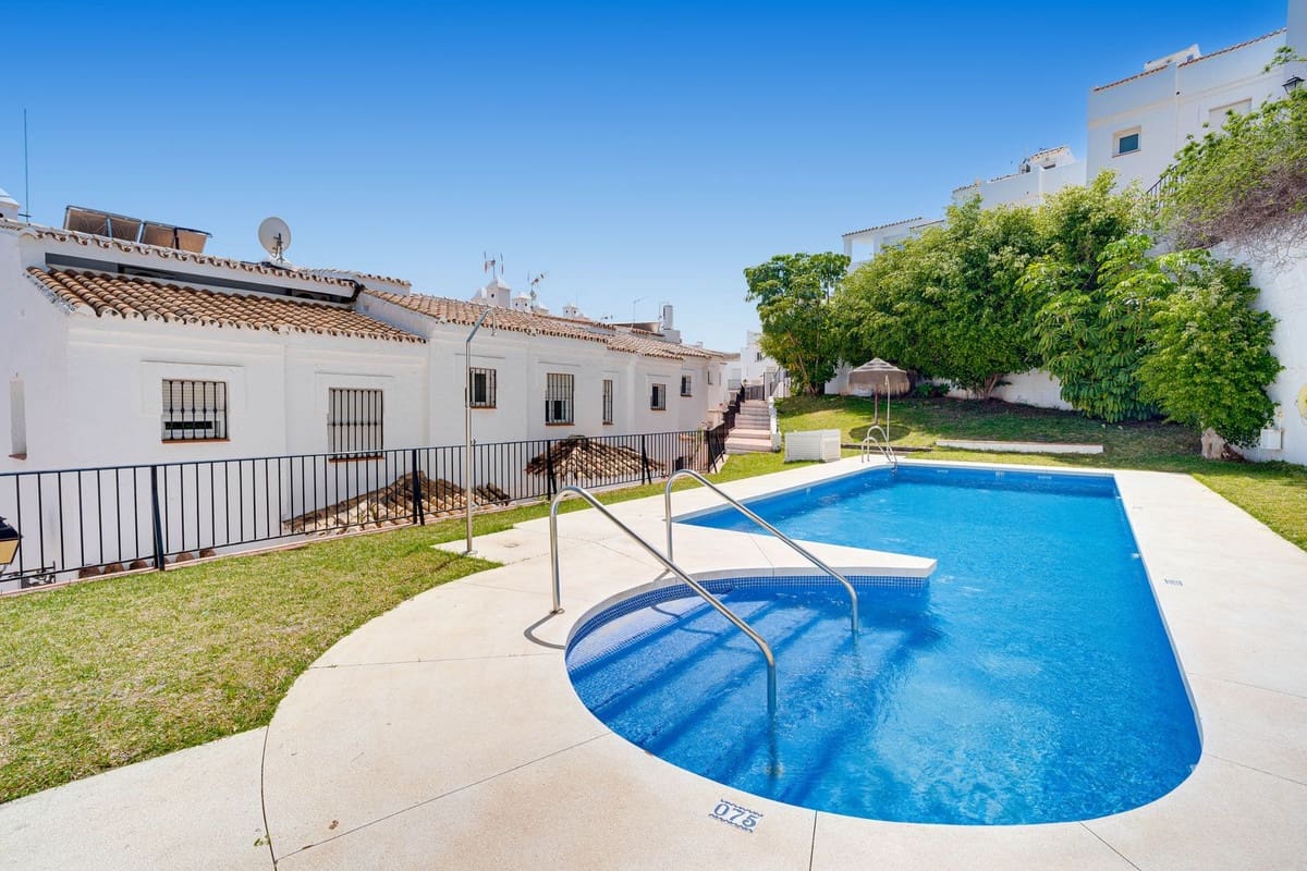 4 chambre Maison de Ville à vendre à Marbella avec piscine - 950 000 € (Ref: 9814849)
