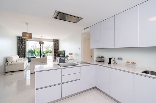Apartamento de 3 habitaciones en Bel-Air, Estepona en venta con piscina garaje - 549.950 € (Ref: 9816472)