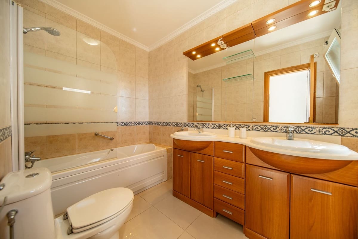 4 chambre Villa/Maison à vendre à Fuengirola avec piscine garage - 1 289 000 € (Ref: 9816475)