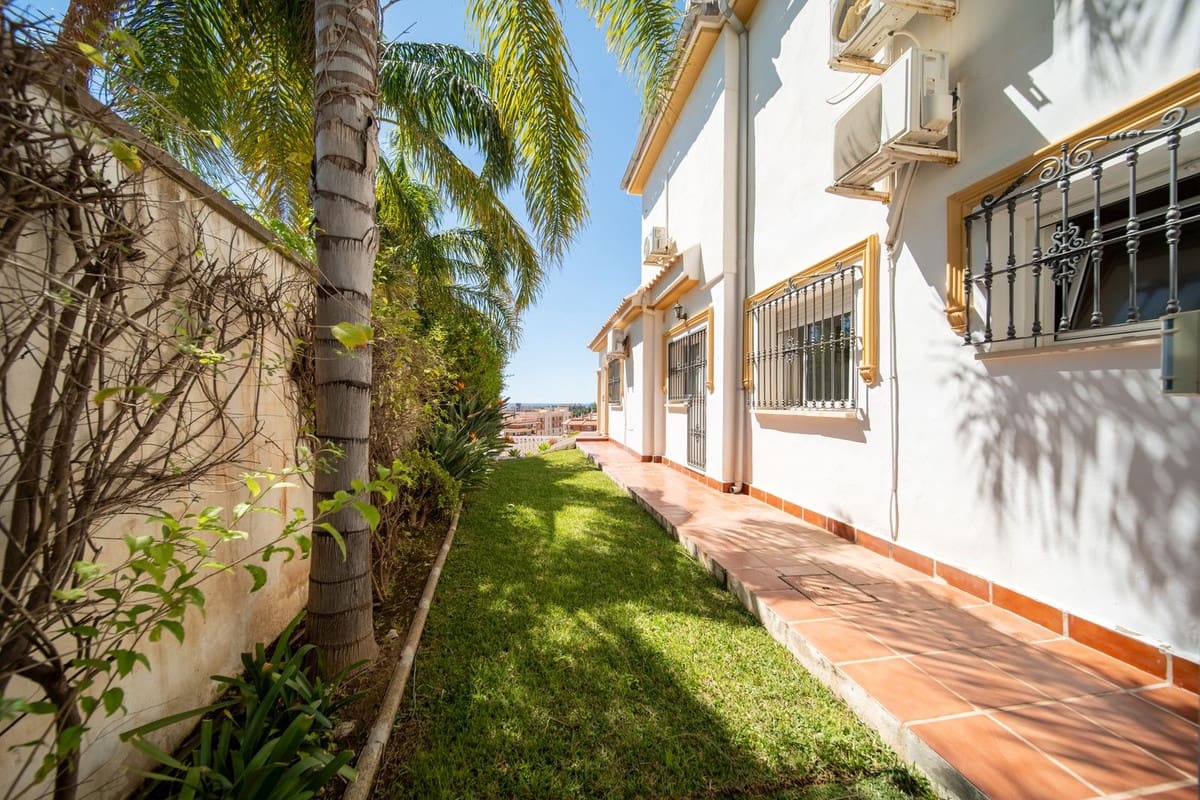4 chambre Villa/Maison à vendre à Fuengirola avec piscine garage - 1 289 000 € (Ref: 9816475)