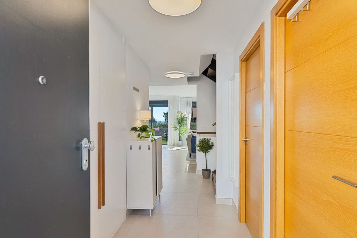 3 bedroom Townhouse for sale in Fuengirola with pool garage - € 649,000 (Ref: 9820774)