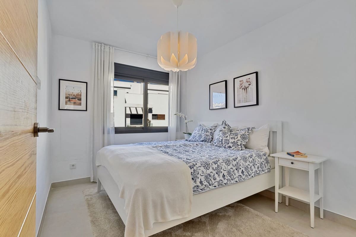 3 bedroom Townhouse for sale in Fuengirola with pool garage - € 649,000 (Ref: 9820774)