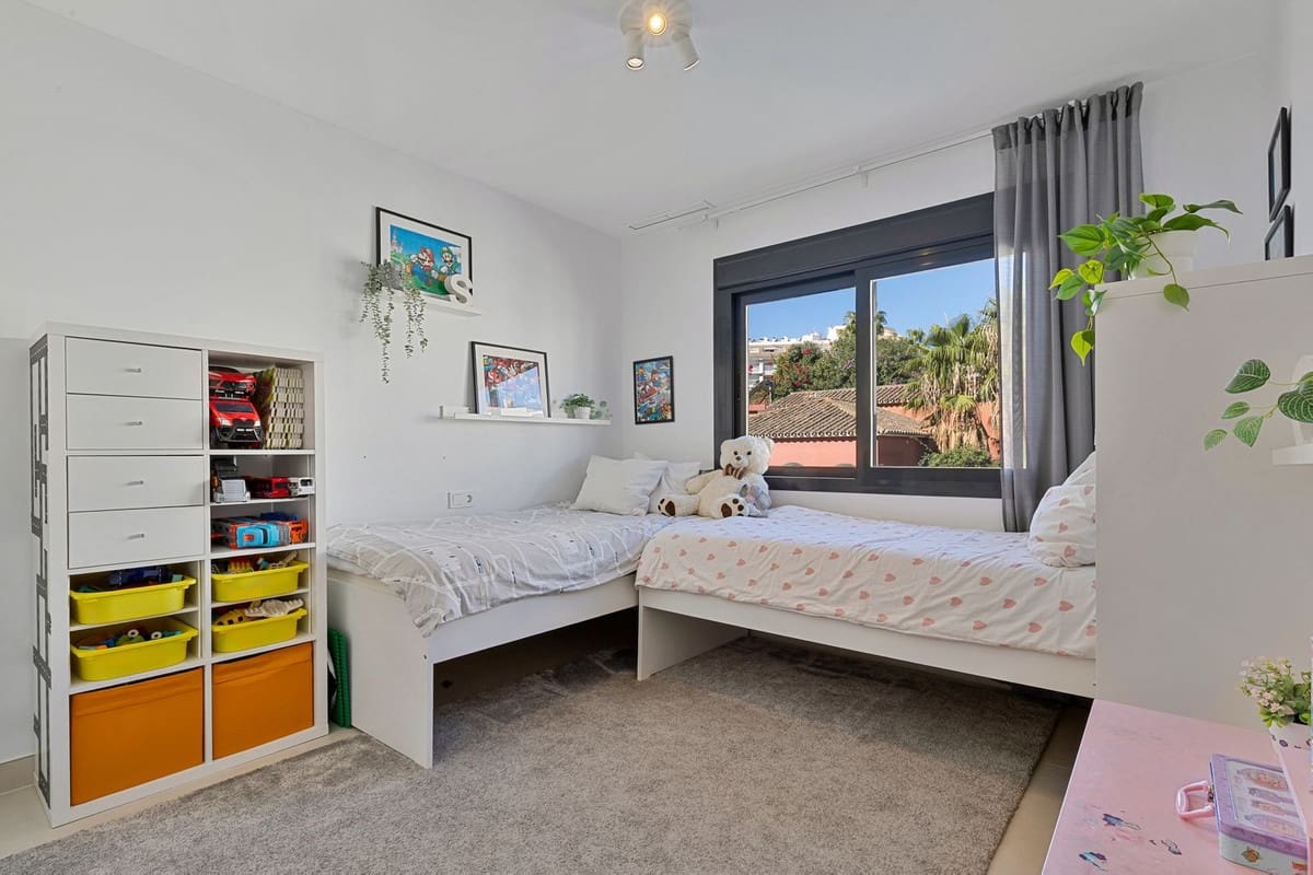 3 bedroom Townhouse for sale in Fuengirola with pool garage - € 649,000 (Ref: 9820774)