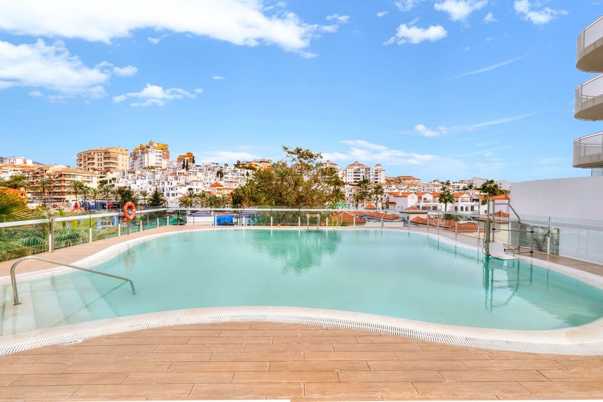 3 bedroom Apartment for sale in Benalmadena Costa with pool garage - € 695,000 (Ref: 9820877)