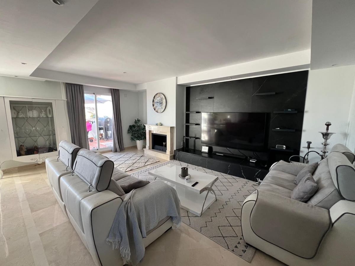 3 slaapkamer Appartement te koop in Aloha Golf met zwembad garage - € 795.000 (Ref: 9823789)