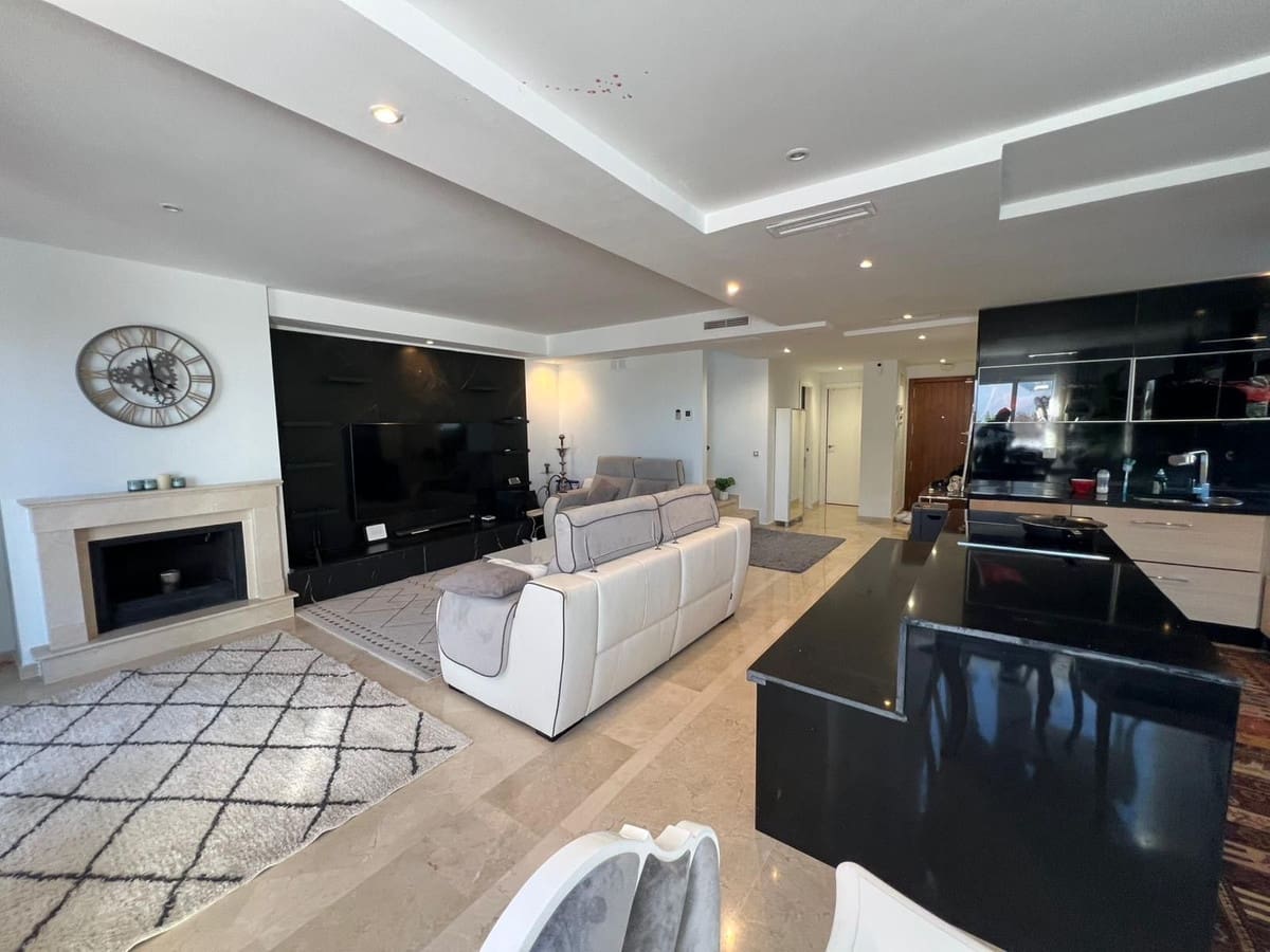 3 slaapkamer Appartement te koop in Aloha Golf met zwembad garage - € 795.000 (Ref: 9823789)