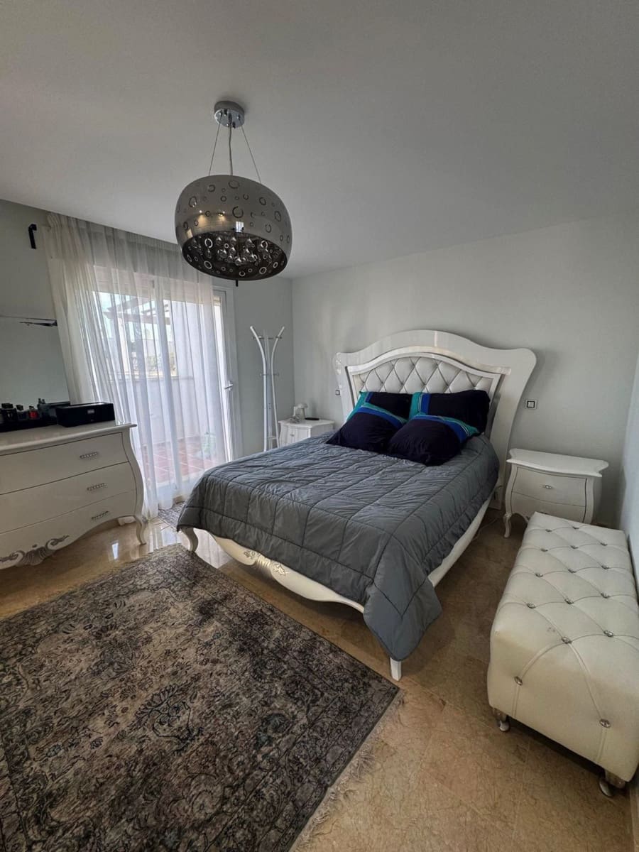 3 slaapkamer Appartement te koop in Aloha Golf met zwembad garage - € 795.000 (Ref: 9823789)
