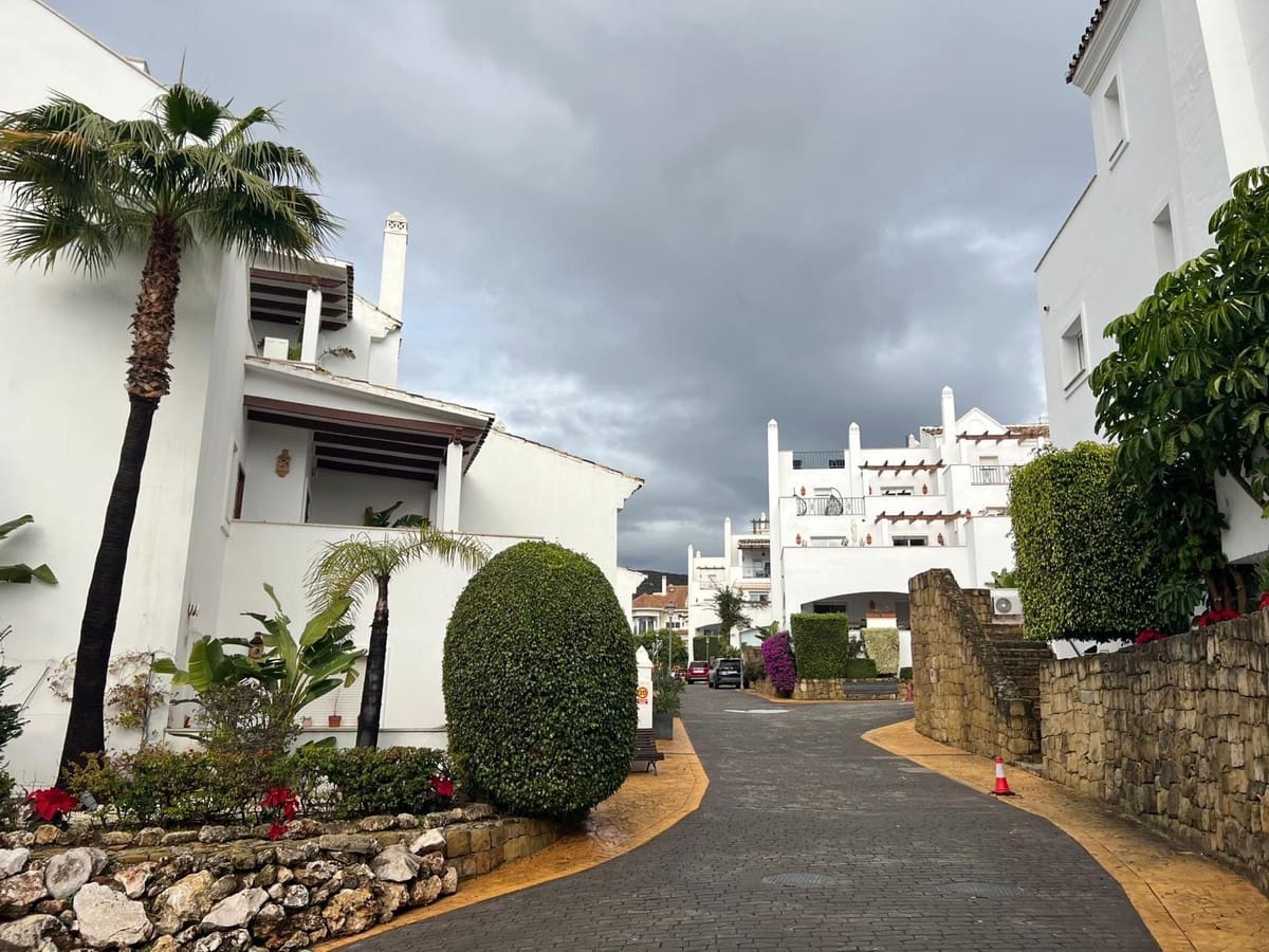 3 slaapkamer Appartement te koop in Aloha Golf met zwembad garage - € 795.000 (Ref: 9823789)