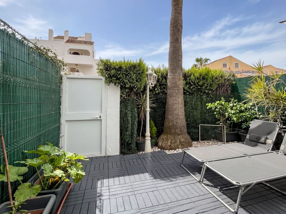 4 makuuhuone Omakotitalo myytävänä paikassa Marbella mukana uima-altaan - 949 000 € (Ref: 9823830)