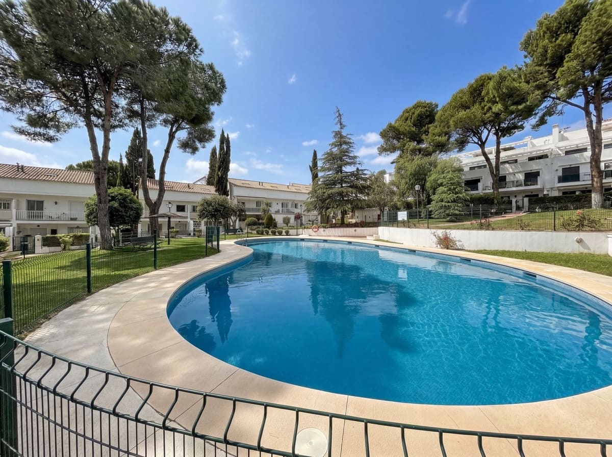 4 makuuhuone Omakotitalo myytävänä paikassa Marbella mukana uima-altaan - 949 000 € (Ref: 9823830)