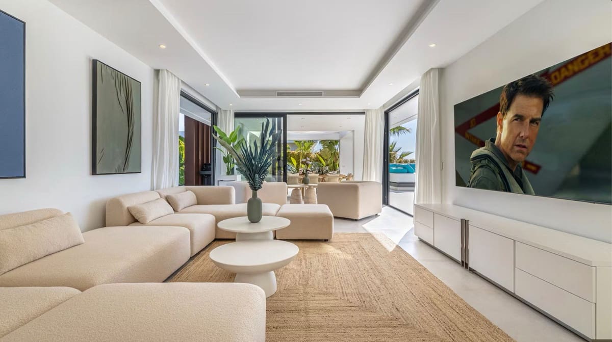 5 bedroom Villa for sale in El Paraiso with pool garage - € 2,595,000 (Ref: 9823939)