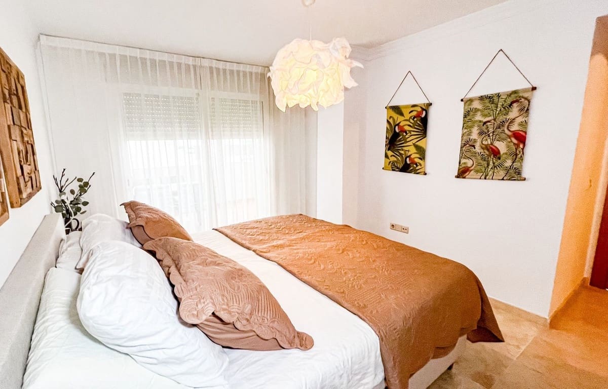 2 soverom Leilighet til salgs i La Mairena med svømmebasseng garasje - € 399 000 (Ref: 9823982)