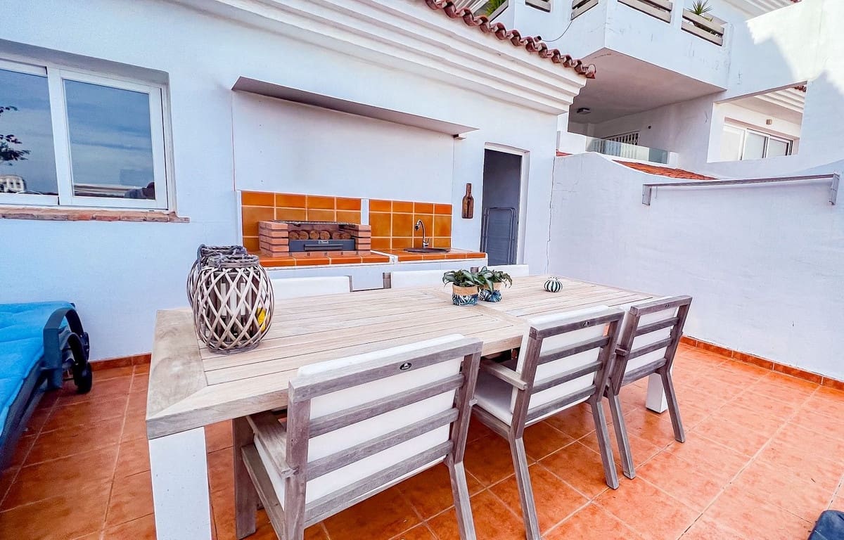 2 soverom Leilighet til salgs i La Mairena med svømmebasseng garasje - € 399 000 (Ref: 9823982)
