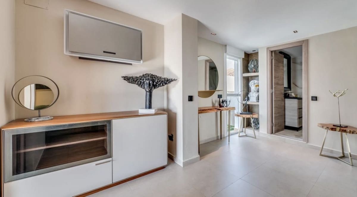 4 bedroom Penthouse for sale in Puerto Banus with pool garage - € 2,200,000 (Ref: 9823990)