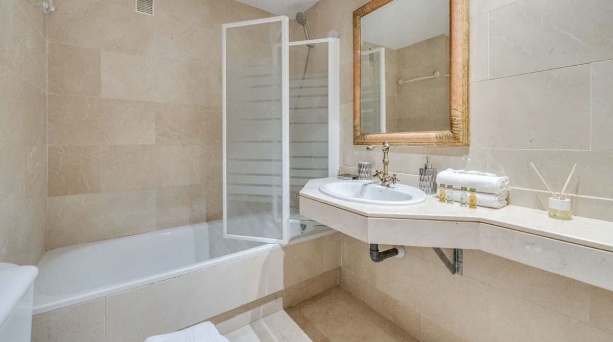 4 bedroom Penthouse for sale in Puerto Banus with pool garage - € 2,200,000 (Ref: 9823990)