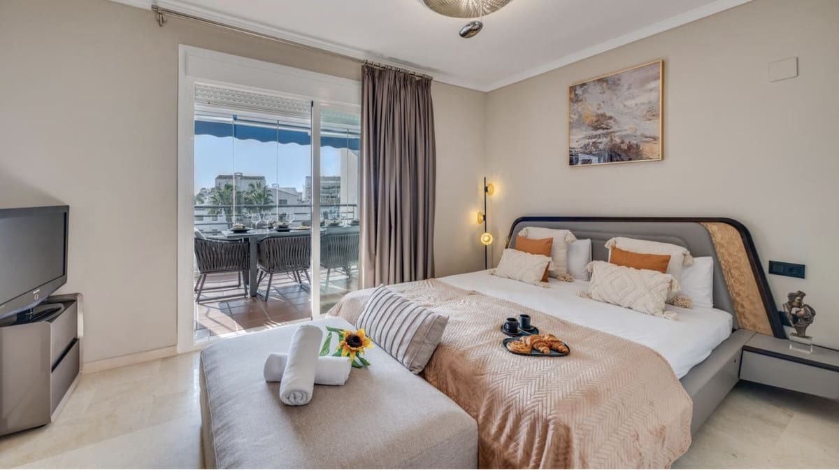 4 bedroom Penthouse for sale in Puerto Banus with pool garage - € 2,200,000 (Ref: 9823990)