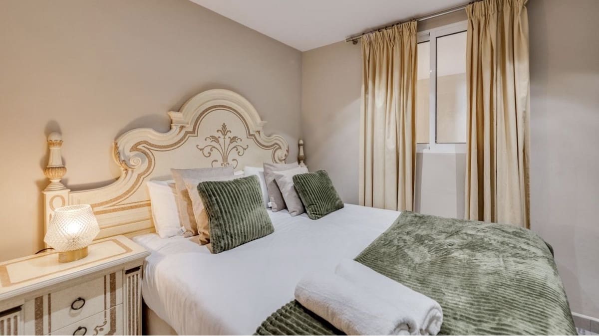 4 bedroom Penthouse for sale in Puerto Banus with pool garage - € 2,200,000 (Ref: 9823990)