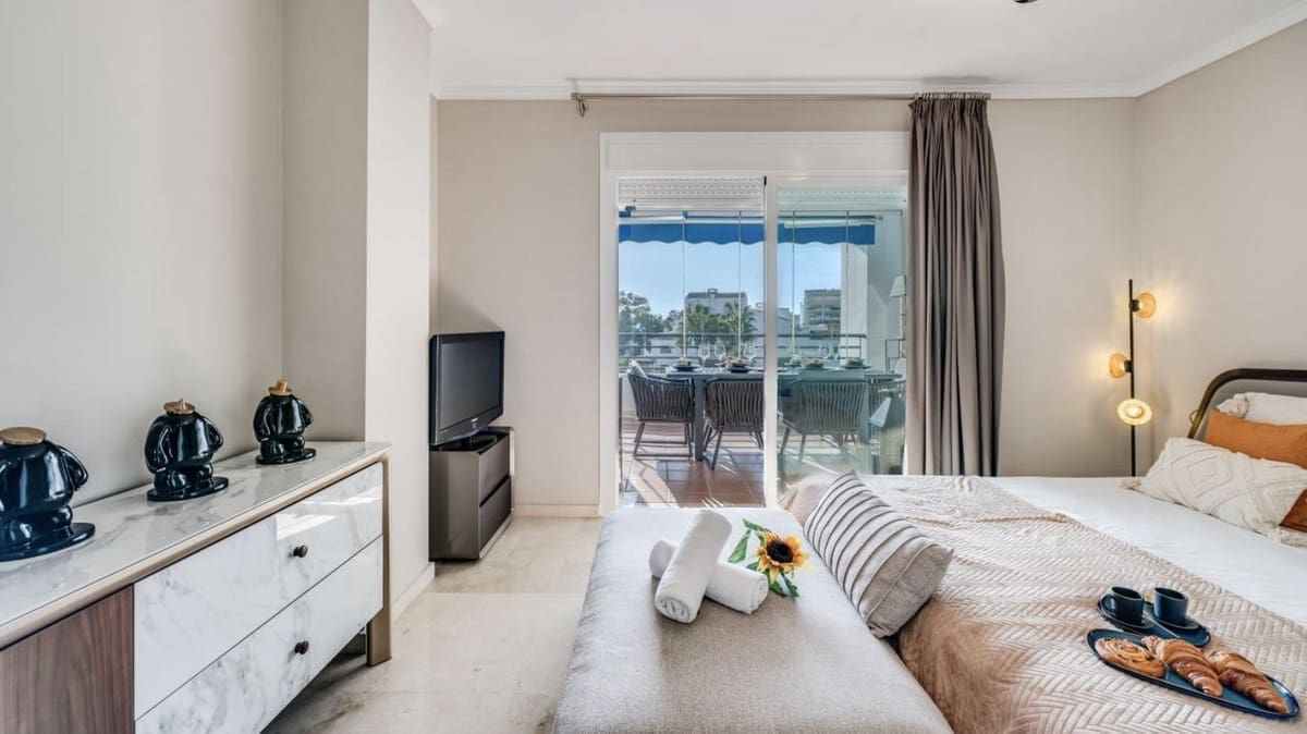 4 bedroom Penthouse for sale in Puerto Banus with pool garage - € 2,200,000 (Ref: 9823990)