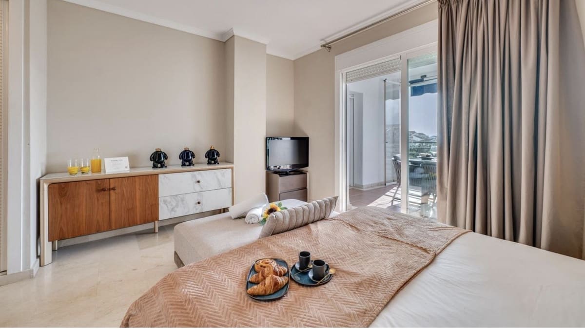 4 bedroom Penthouse for sale in Puerto Banus with pool garage - € 2,200,000 (Ref: 9823990)