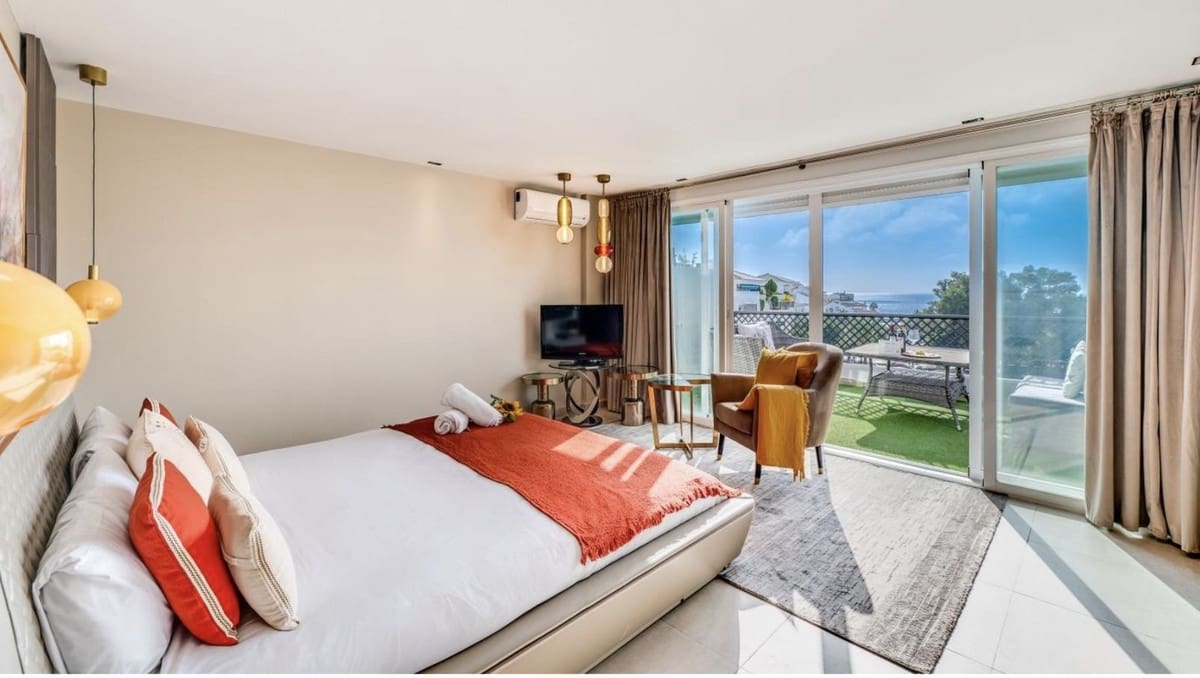 4 bedroom Penthouse for sale in Puerto Banus with pool garage - € 2,200,000 (Ref: 9823990)