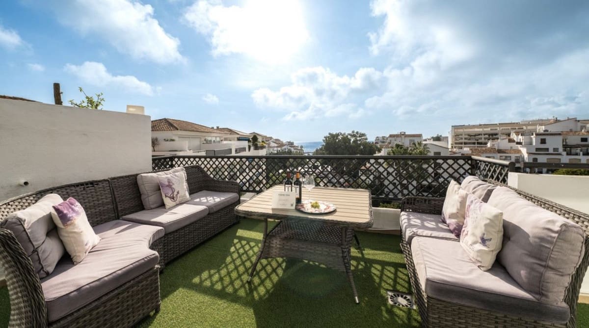4 bedroom Penthouse for sale in Puerto Banus with pool garage - € 2,200,000 (Ref: 9823990)