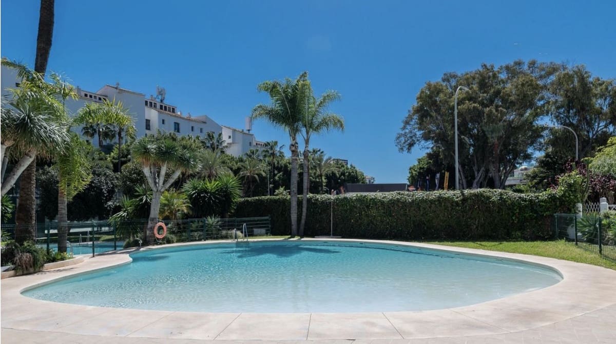 4 bedroom Penthouse for sale in Puerto Banus with pool garage - € 2,200,000 (Ref: 9823990)