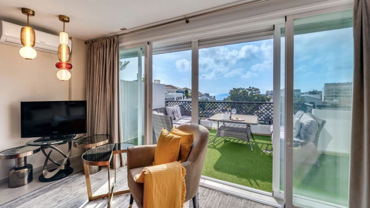 4 bedroom Penthouse for sale in Puerto Banus with pool garage - € 2,200,000 (Ref: 9823990)