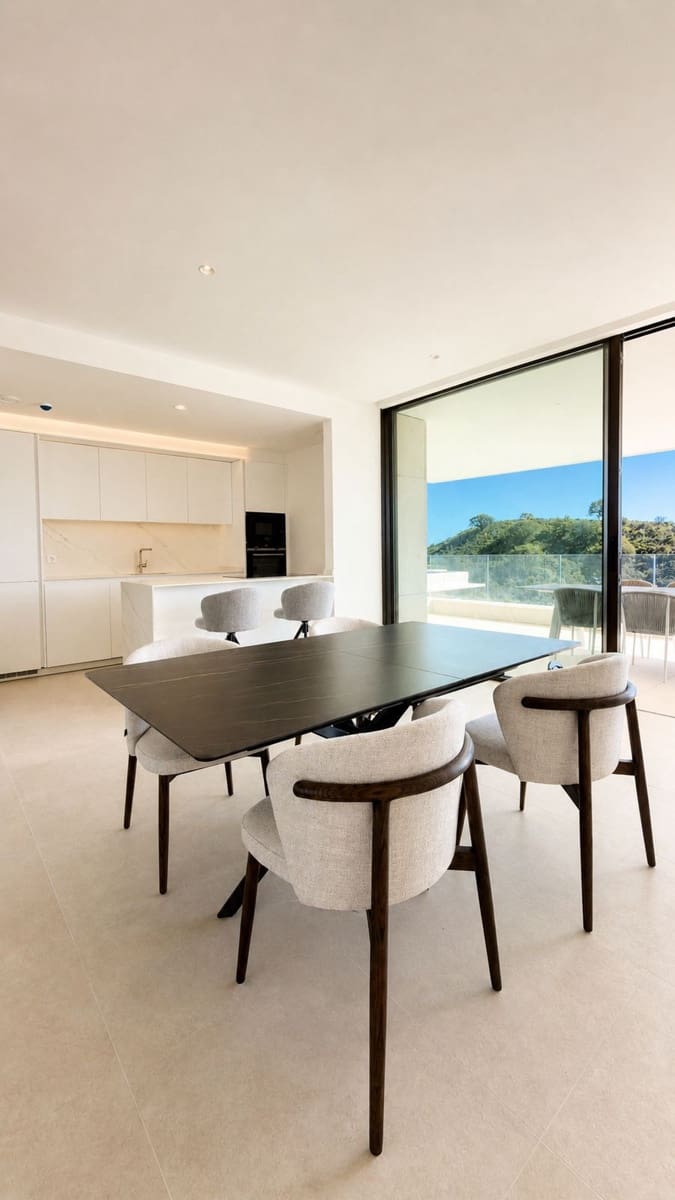 4 bedroom Apartment for sale in La Quinta with pool garage - € 1,725,000 (Ref: 9824007)