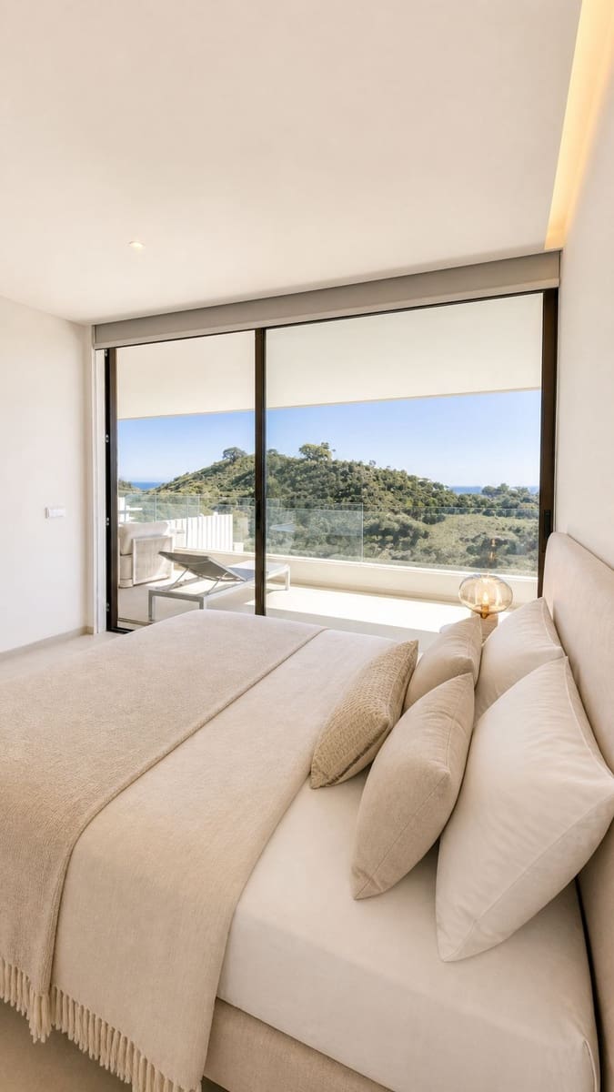 4 bedroom Apartment for sale in La Quinta with pool garage - € 1,725,000 (Ref: 9824007)