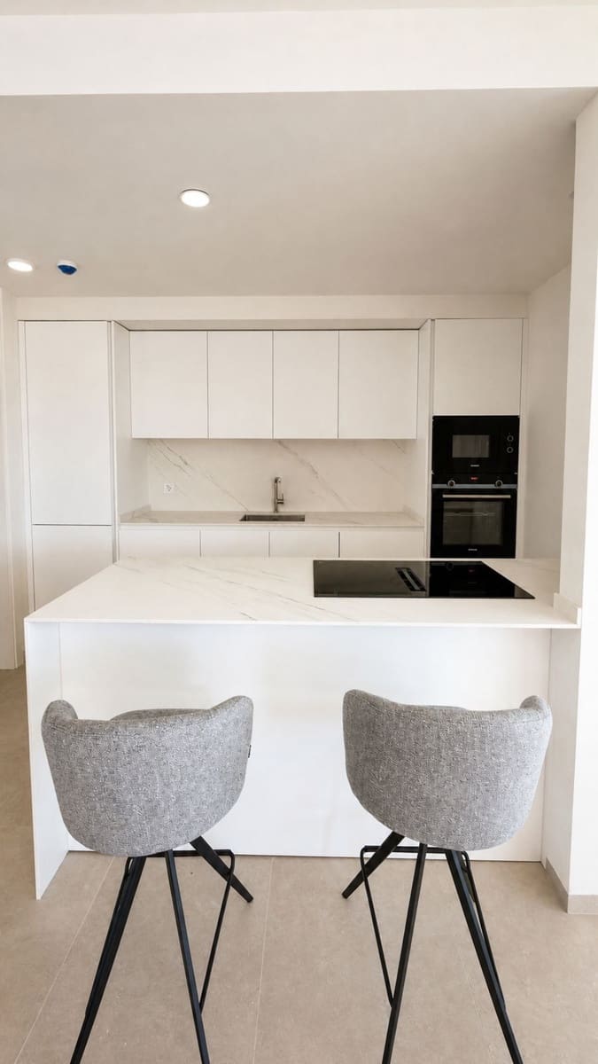 4 bedroom Apartment for sale in La Quinta with pool garage - € 1,725,000 (Ref: 9824007)