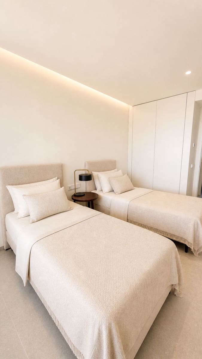 4 bedroom Apartment for sale in La Quinta with pool garage - € 1,725,000 (Ref: 9824007)