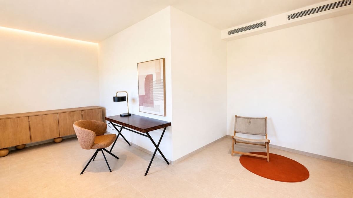 4 bedroom Apartment for sale in La Quinta with pool garage - € 1,725,000 (Ref: 9824007)