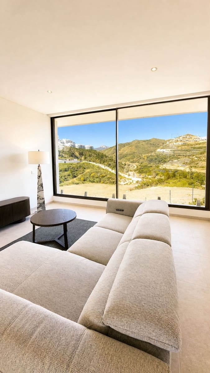 4 bedroom Apartment for sale in La Quinta with pool garage - € 1,725,000 (Ref: 9824007)